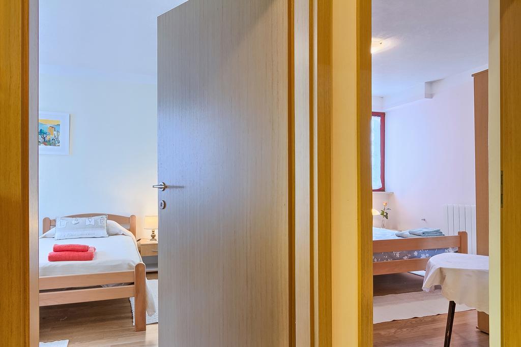 Nedeščina Apartments Valoda מראה חיצוני תמונה