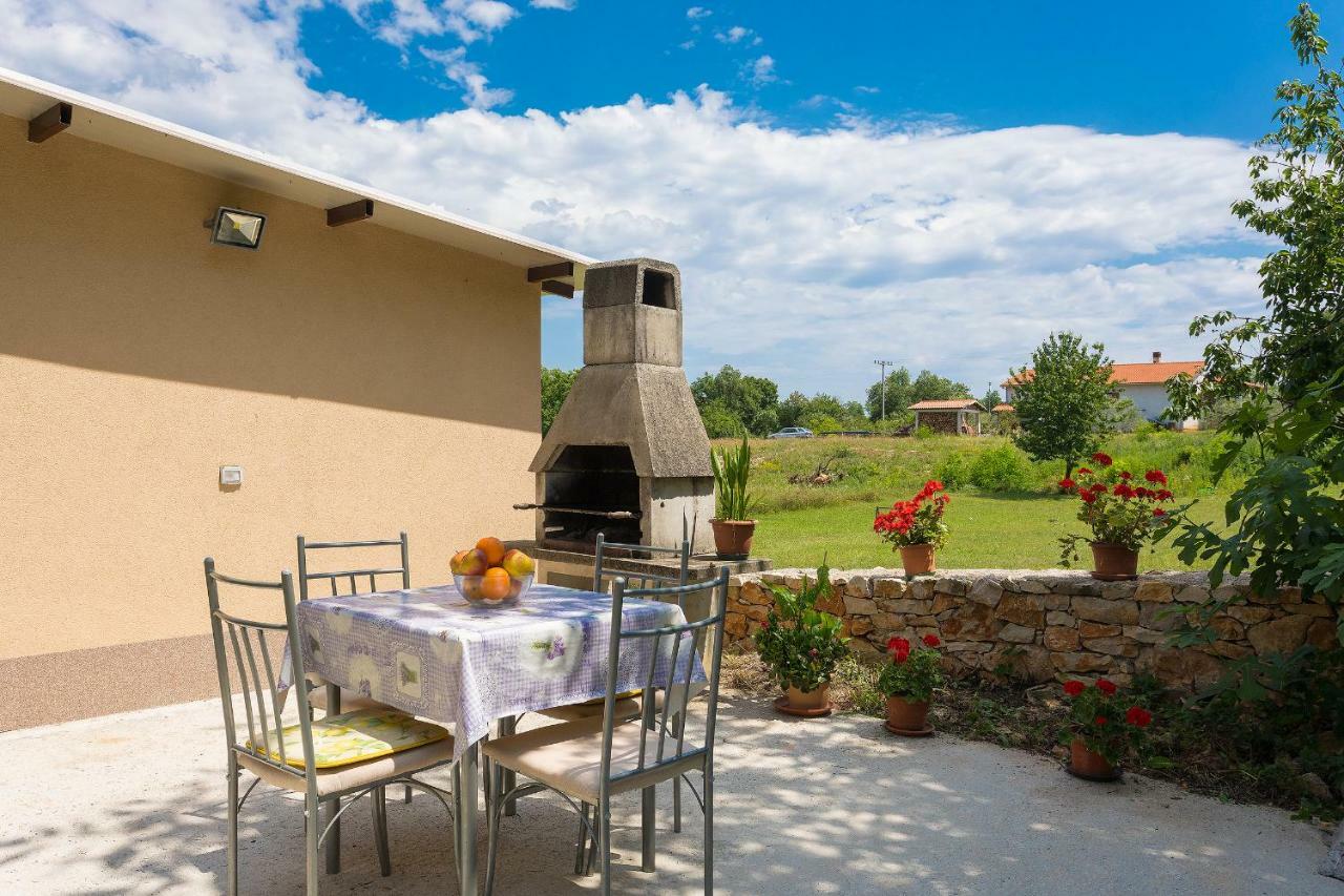 Nedeščina Apartments Valoda מראה חיצוני תמונה